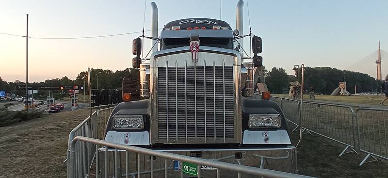 Front view of a long-nose sleeper tractor